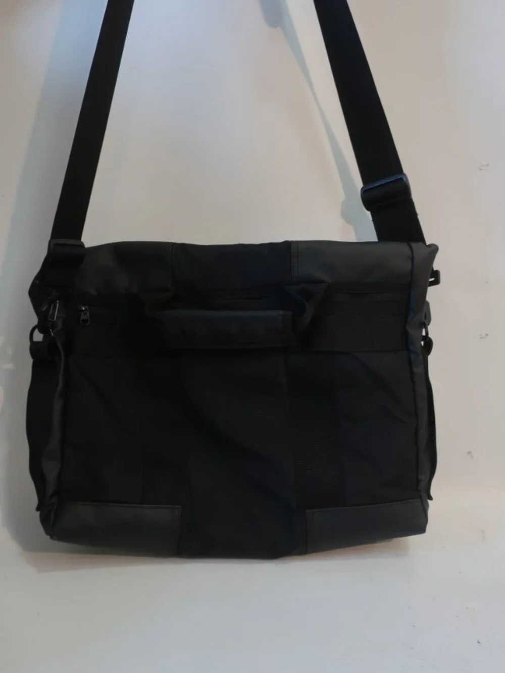 Mens Timbuk2 KDF13 Black Business Commuter Messenger Bag COLOR: BLACK MODEL NUMB